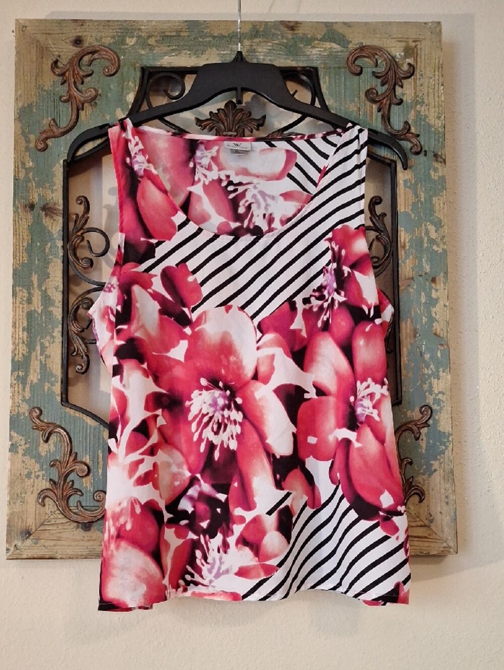 🔥🔥CLEARANCE🔥 Worthington Pink Floral & Blk/Wht Stripe Sleeveless Top. Size XL